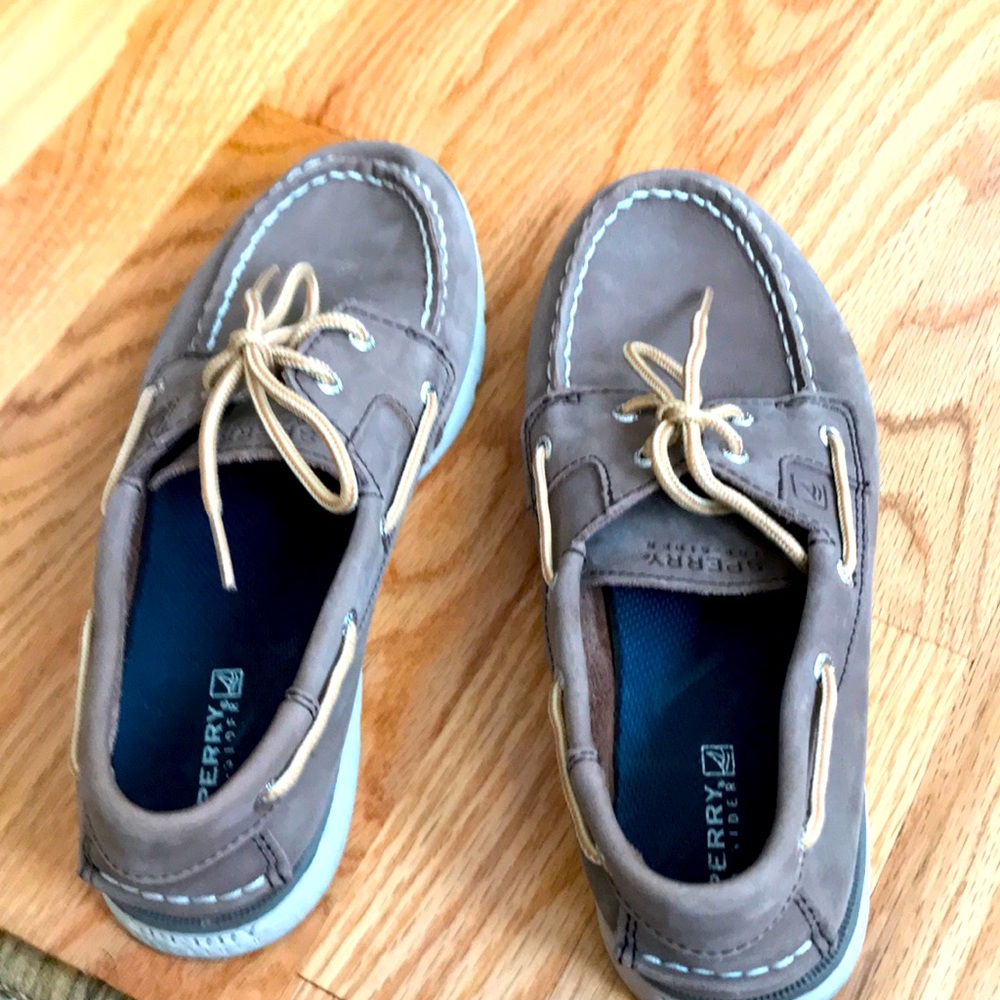 Big Boys Sperry size 4